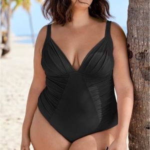 Venus ruched one piece plus size swimsuit, 20 NWT black v neck adj straps